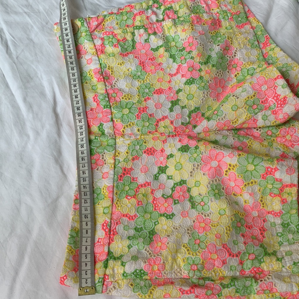 Lilly Pulitzer Short size 6 - Picture 8 of 9